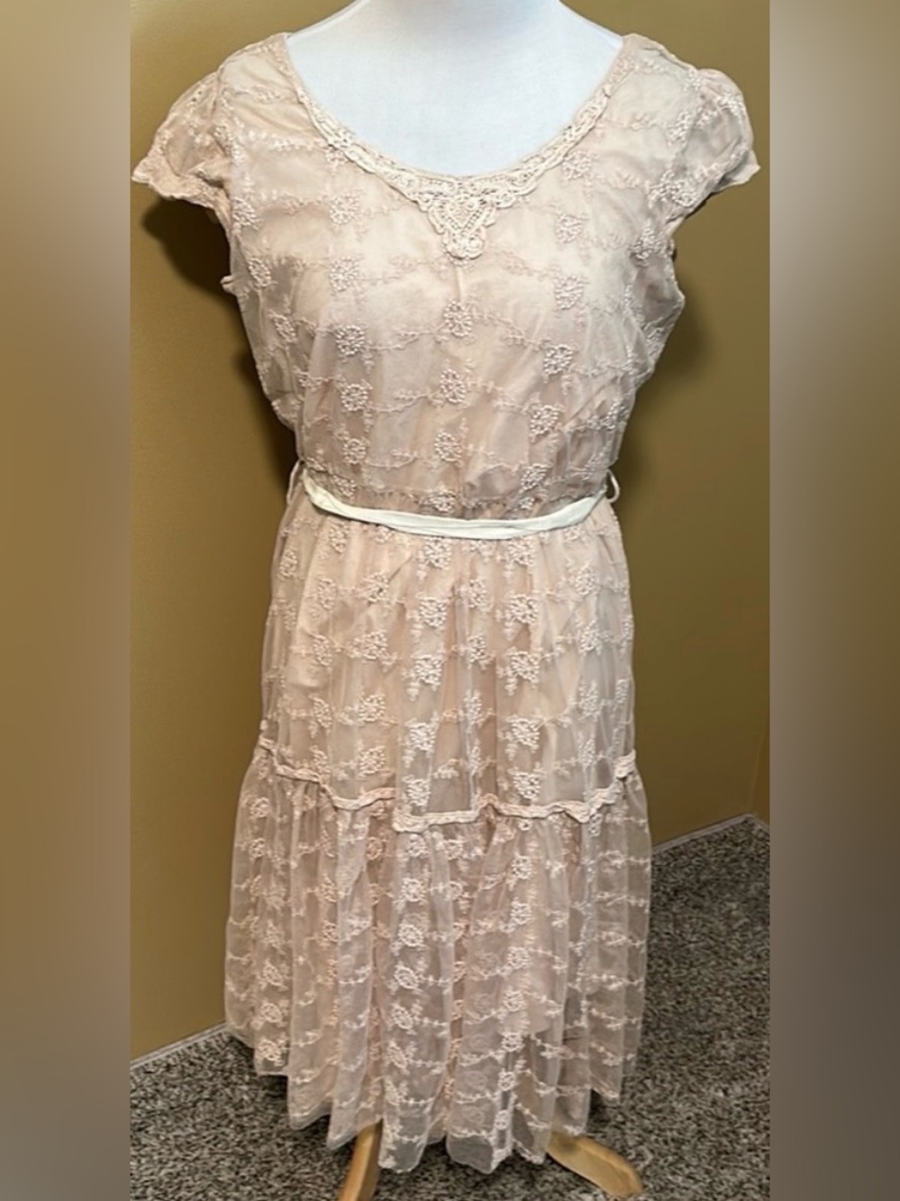 DOWNE EAST Pastel Pink Lace midi dress Scoop neck Short sleeve Costal Cowgirl - Picture 3 of 10